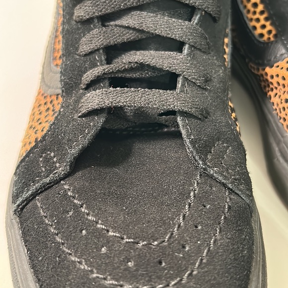 Vans off The Wall Vans | size Women 7 high tops. leopard print, like new - Picture 7 of 8